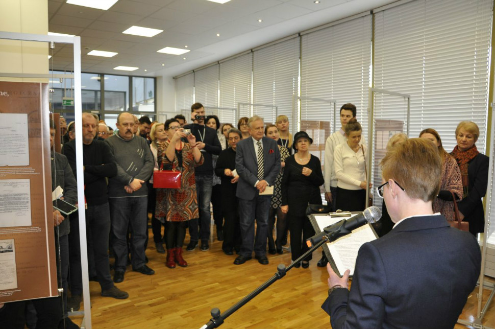 1 (17)
